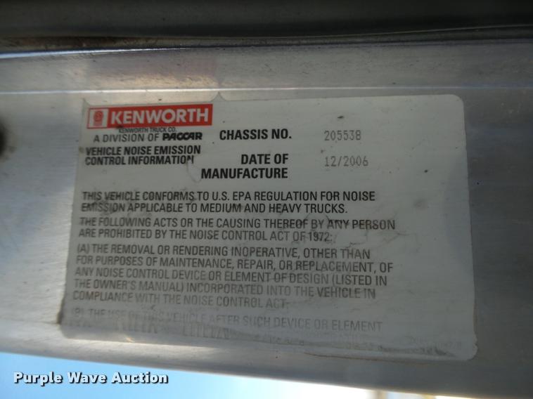 image for item L4191 2007 Kenworth T800 semi truck