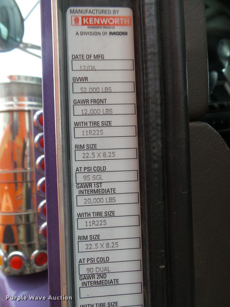 image for item L4191 2007 Kenworth T800 semi truck
