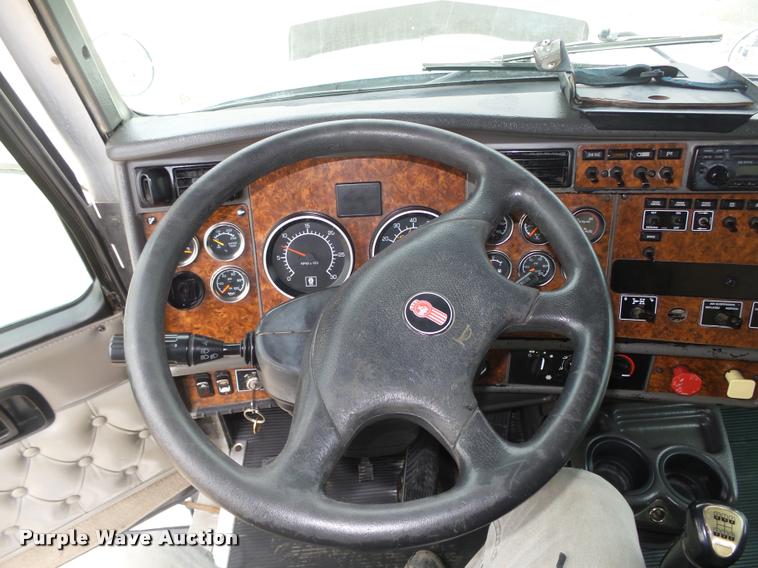 image for item L4194 2005 Kenworth T800 semi truck