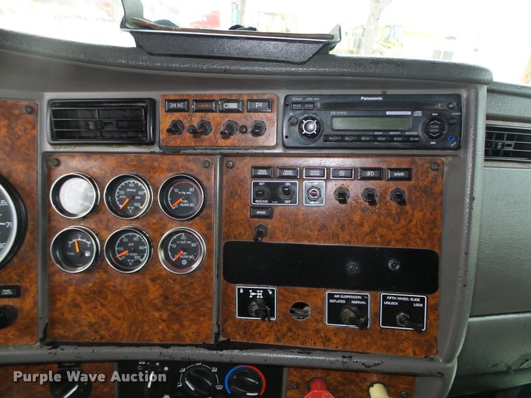 image for item L4194 2005 Kenworth T800 semi truck