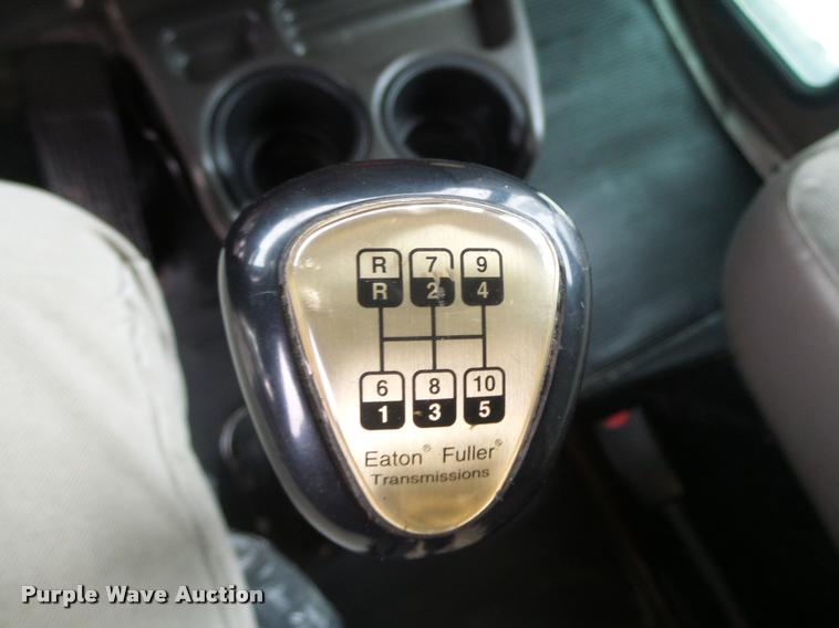 image for item L4194 2005 Kenworth T800 semi truck