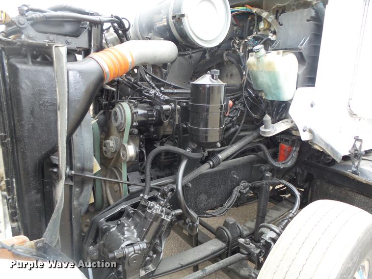 image for item L4194 2005 Kenworth T800 semi truck