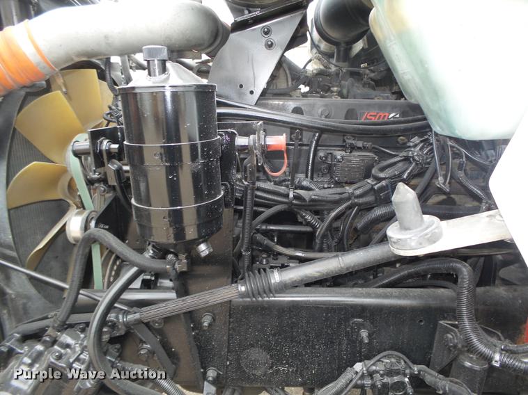 image for item L4194 2005 Kenworth T800 semi truck