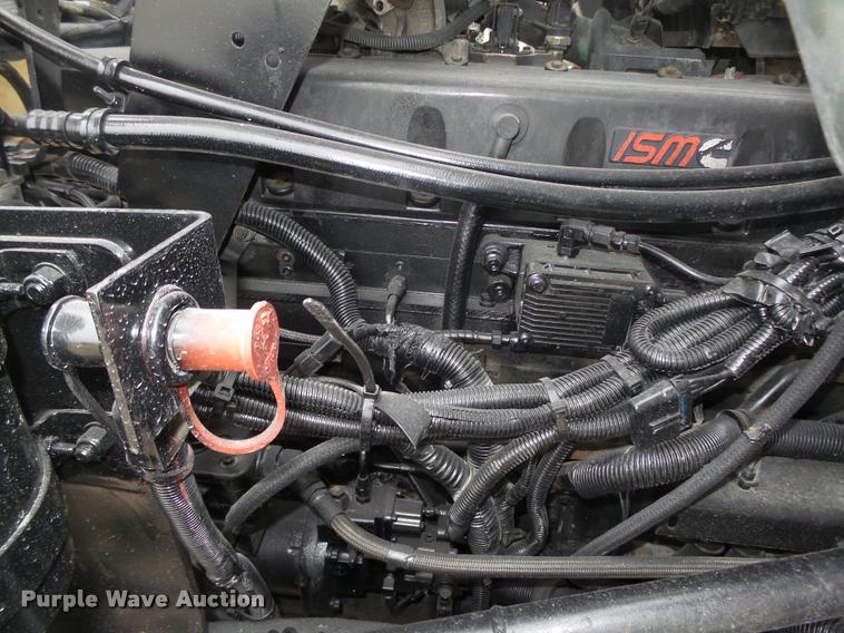 image for item L4194 2005 Kenworth T800 semi truck