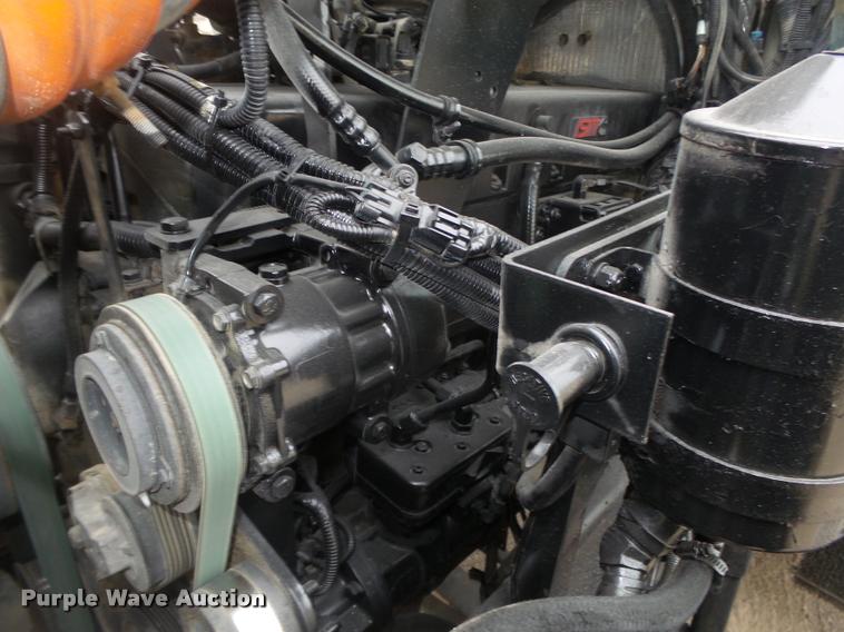 image for item L4194 2005 Kenworth T800 semi truck