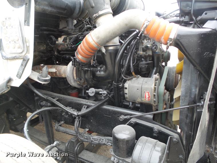 image for item L4194 2005 Kenworth T800 semi truck