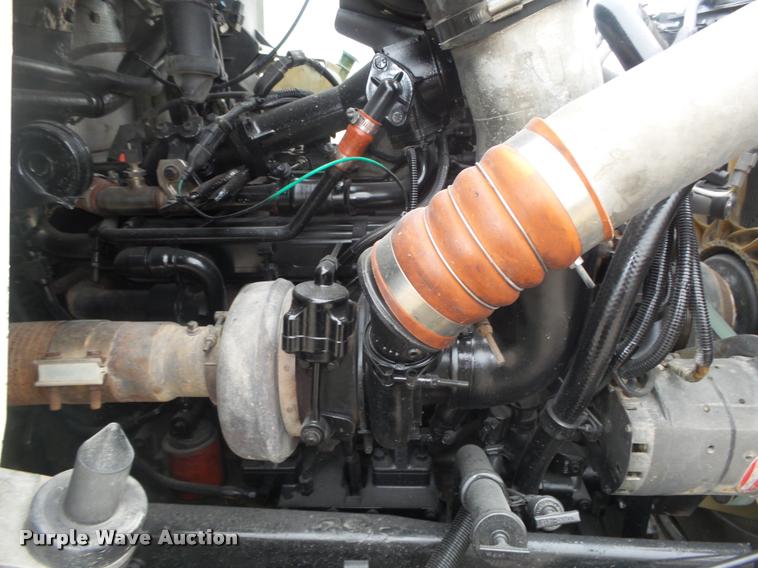 image for item L4194 2005 Kenworth T800 semi truck