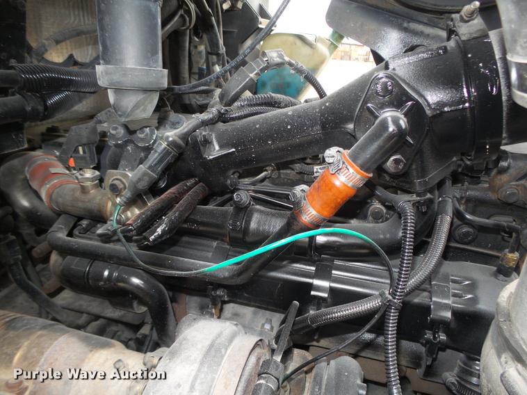 image for item L4194 2005 Kenworth T800 semi truck