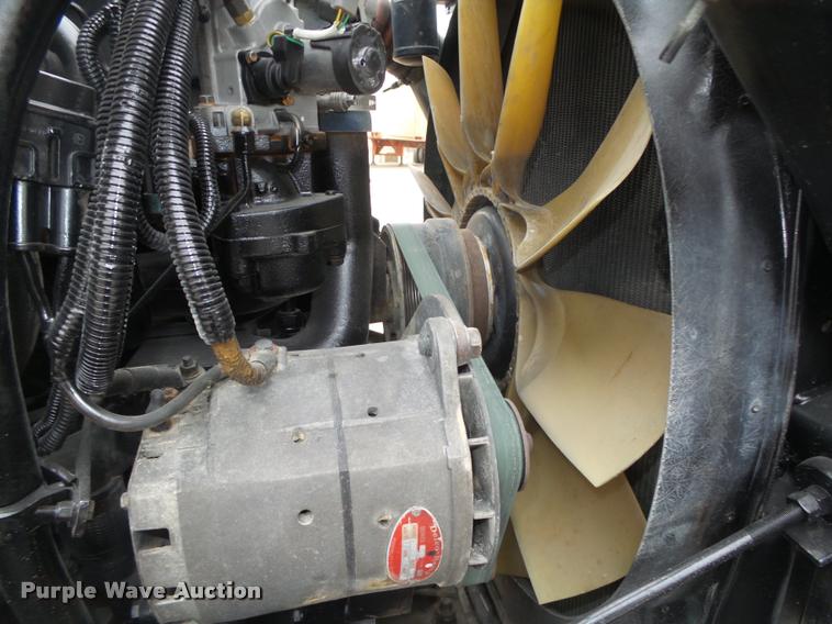 image for item L4194 2005 Kenworth T800 semi truck