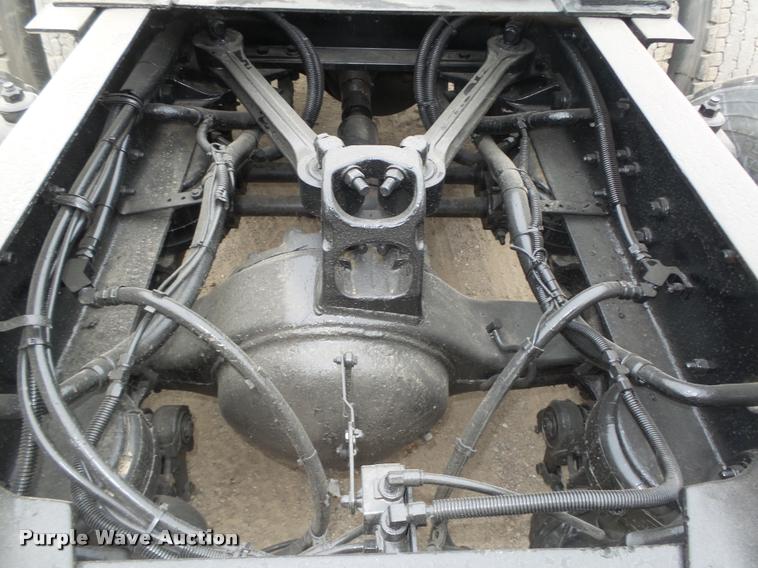 image for item L4194 2005 Kenworth T800 semi truck