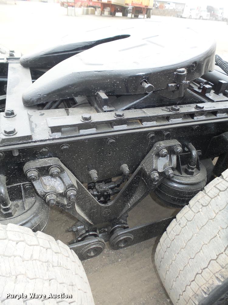 image for item L4194 2005 Kenworth T800 semi truck