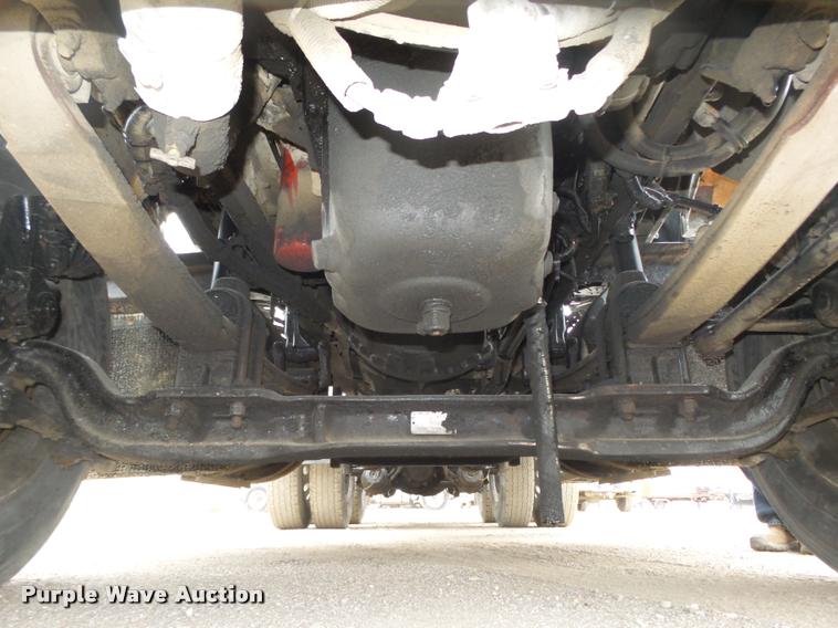 image for item L4194 2005 Kenworth T800 semi truck