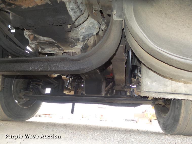 image for item L4194 2005 Kenworth T800 semi truck