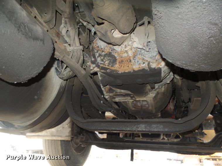 image for item L4194 2005 Kenworth T800 semi truck