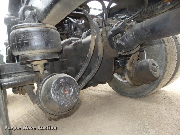 image for item L4194 2005 Kenworth T800 semi truck