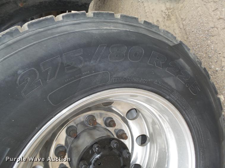 image for item L4194 2005 Kenworth T800 semi truck