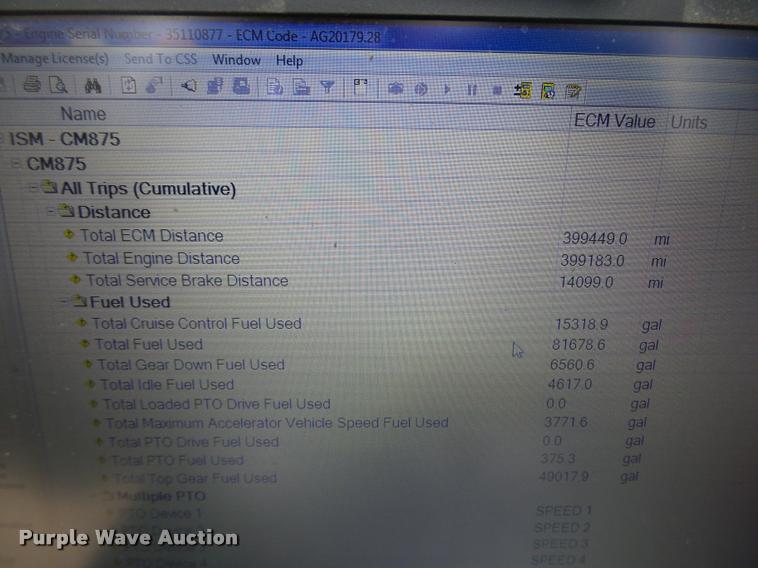 image for item L4194 2005 Kenworth T800 semi truck