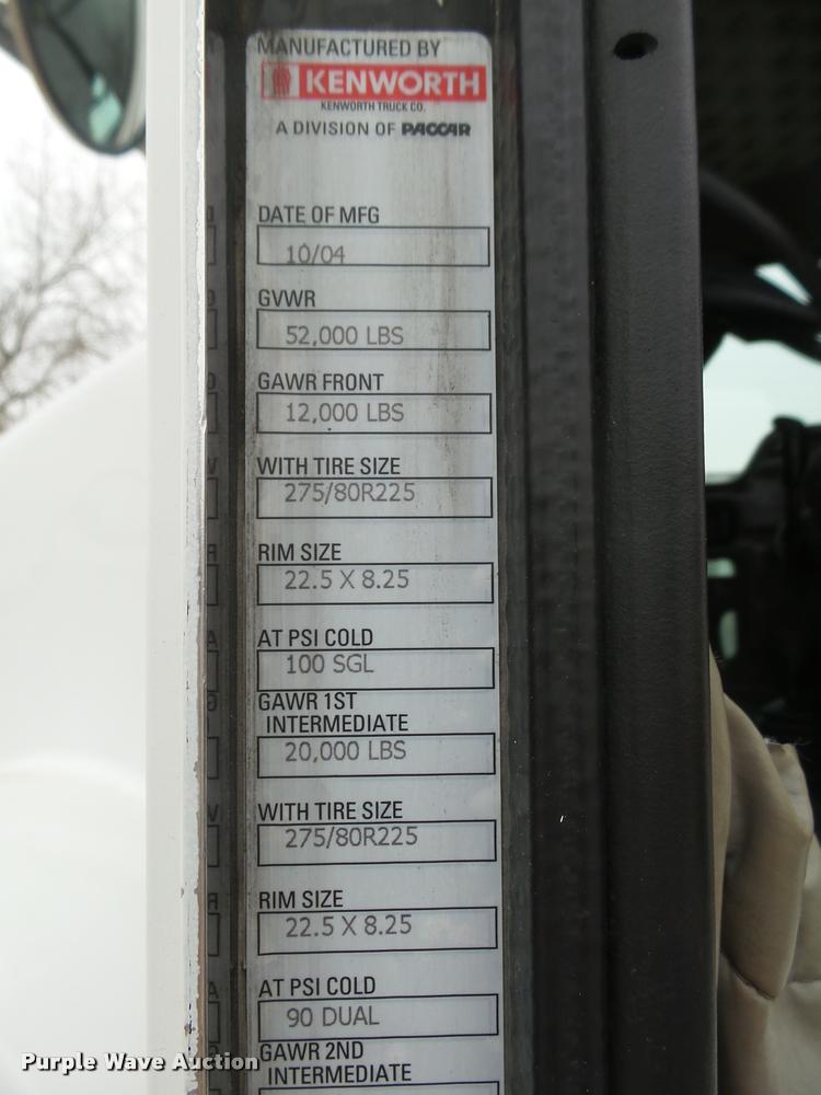 image for item L4194 2005 Kenworth T800 semi truck