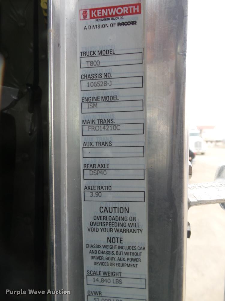 image for item L4194 2005 Kenworth T800 semi truck