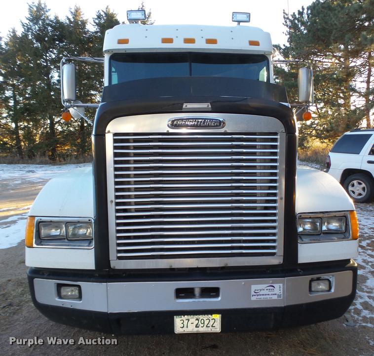 image for item L4197 2002 Freightliner FLD120 semi truck