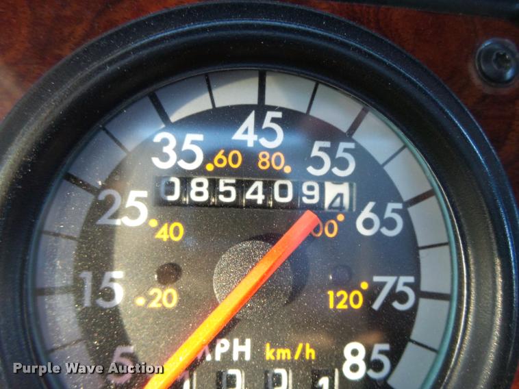 image for item L4197 2002 Freightliner FLD120 semi truck