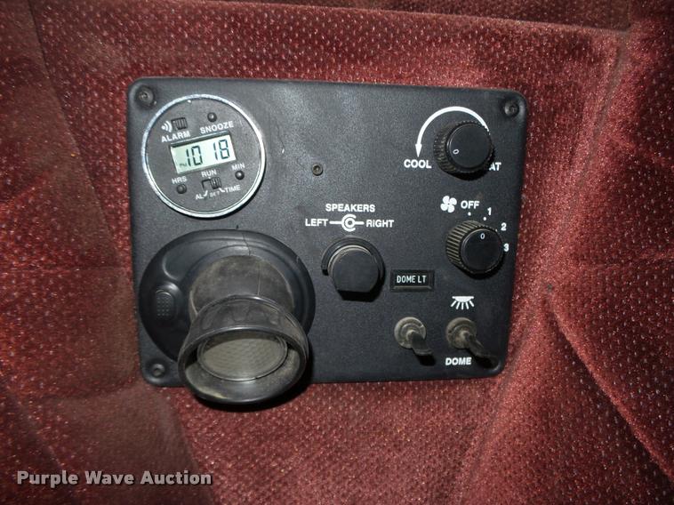 image for item L4197 2002 Freightliner FLD120 semi truck