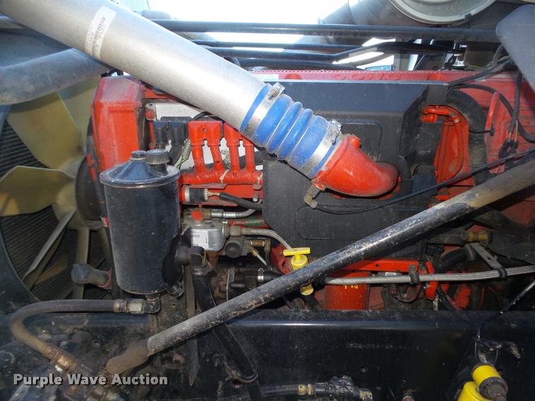 image for item L4197 2002 Freightliner FLD120 semi truck