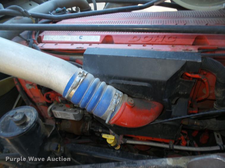 image for item L4197 2002 Freightliner FLD120 semi truck