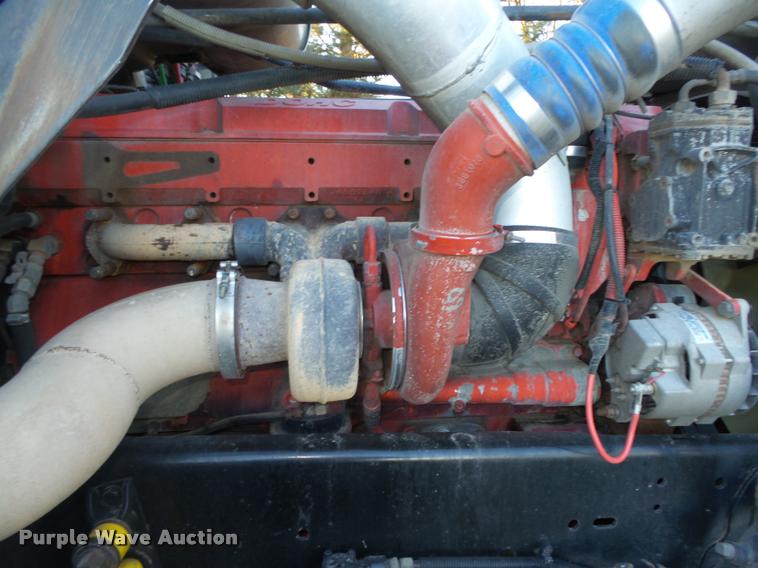 image for item L4197 2002 Freightliner FLD120 semi truck