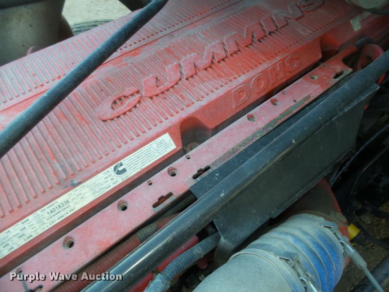 image for item L4197 2002 Freightliner FLD120 semi truck