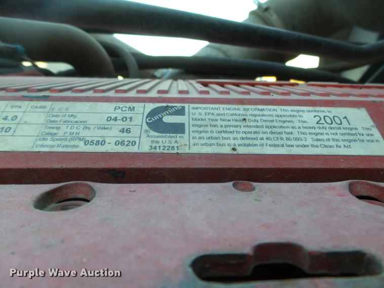 image for item L4197 2002 Freightliner FLD120 semi truck