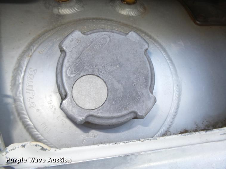 image for item L4197 2002 Freightliner FLD120 semi truck