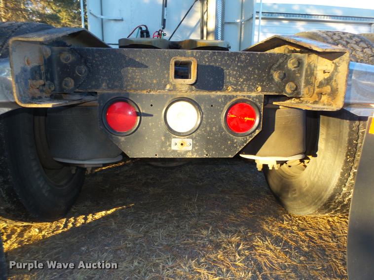 image for item L4197 2002 Freightliner FLD120 semi truck