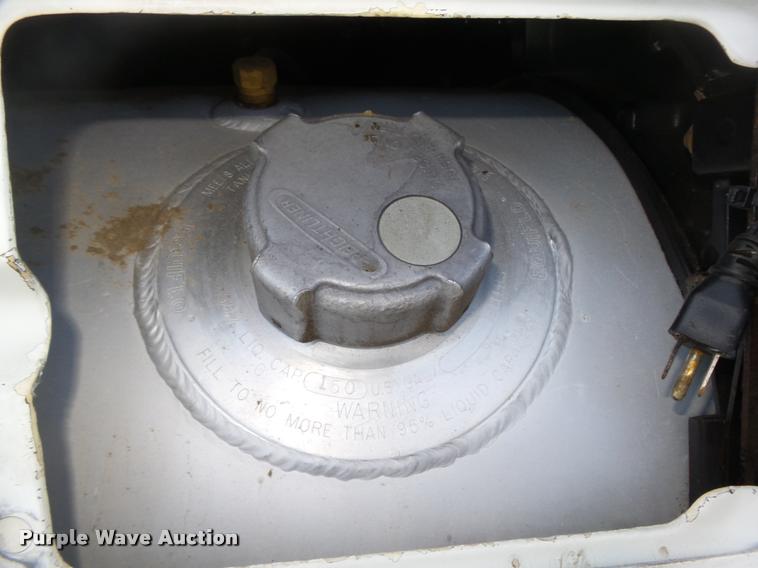 image for item L4197 2002 Freightliner FLD120 semi truck