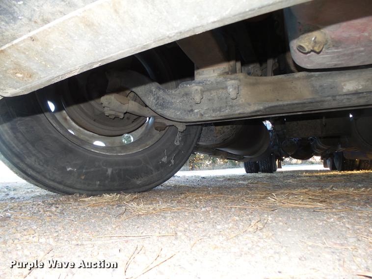 image for item L4197 2002 Freightliner FLD120 semi truck