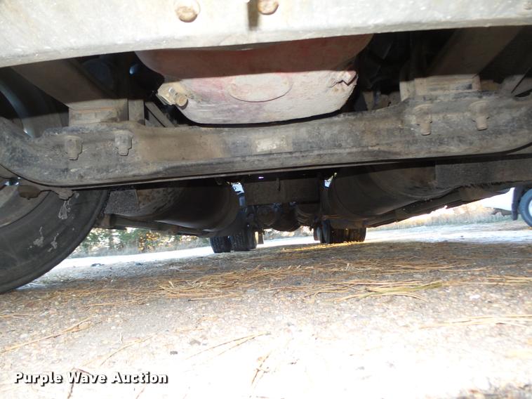 image for item L4197 2002 Freightliner FLD120 semi truck