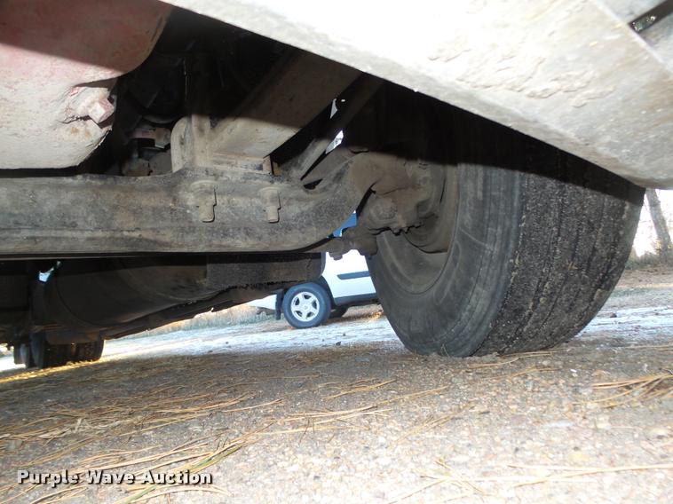 image for item L4197 2002 Freightliner FLD120 semi truck