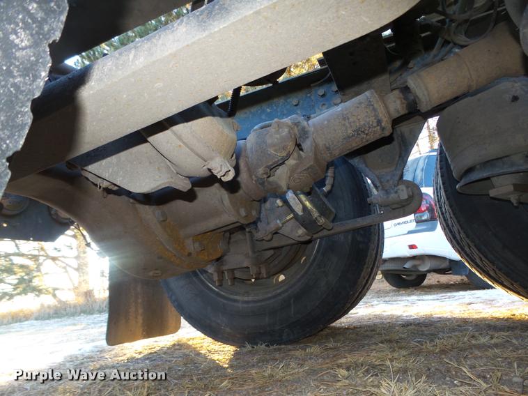 image for item L4197 2002 Freightliner FLD120 semi truck