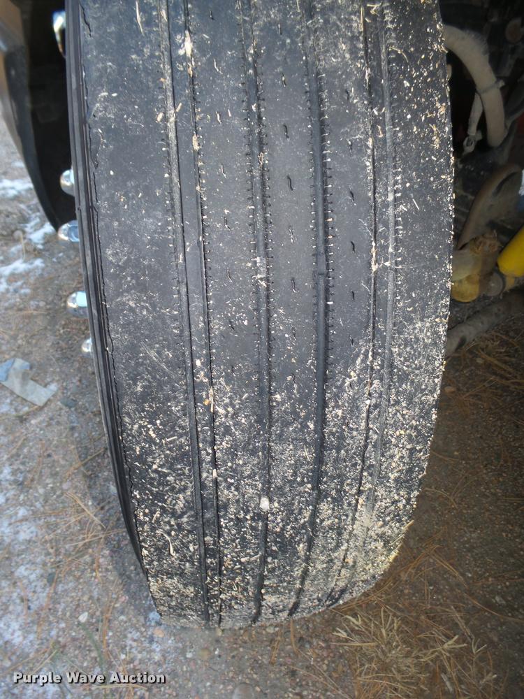 image for item L4197 2002 Freightliner FLD120 semi truck