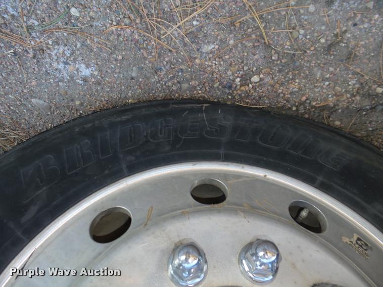 image for item L4197 2002 Freightliner FLD120 semi truck