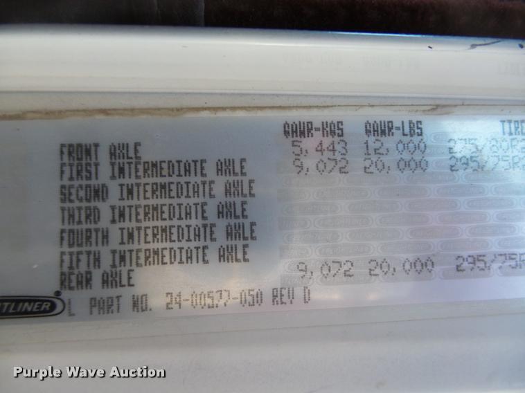 image for item L4197 2002 Freightliner FLD120 semi truck