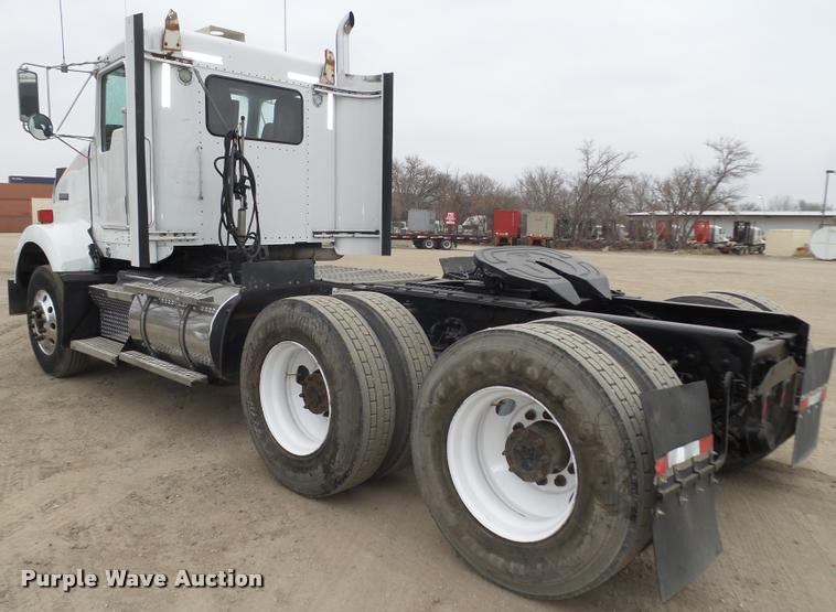 image for item L4198 1999 Kenworth T800 semi truck