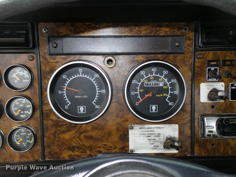 image for item L4198 1999 Kenworth T800 semi truck
