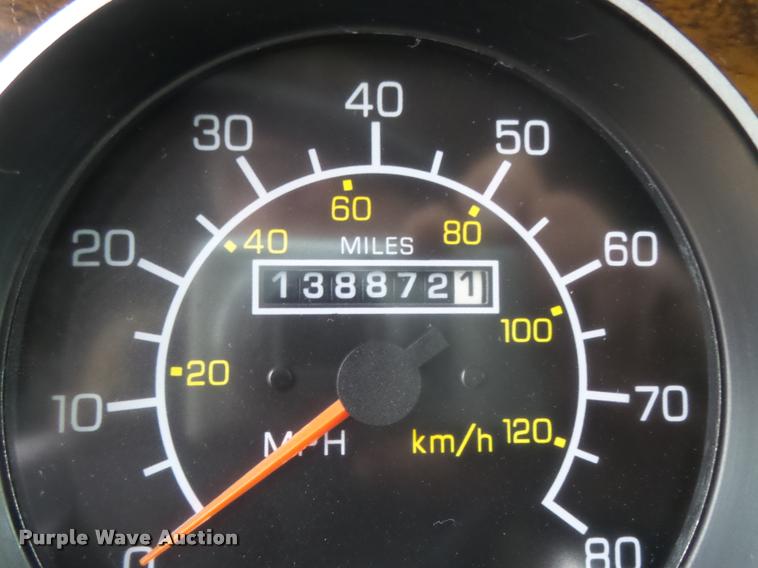 image for item L4198 1999 Kenworth T800 semi truck