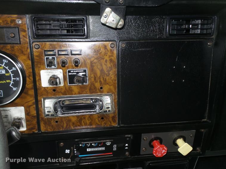 image for item L4198 1999 Kenworth T800 semi truck