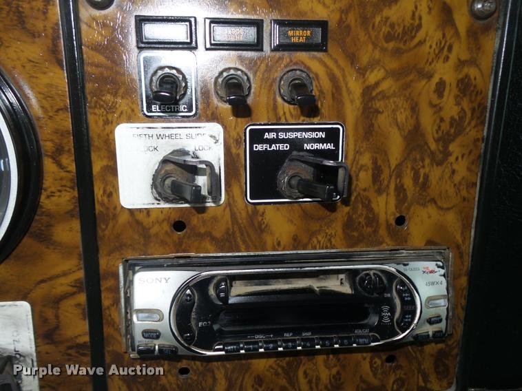 image for item L4198 1999 Kenworth T800 semi truck