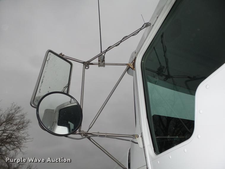 image for item L4198 1999 Kenworth T800 semi truck