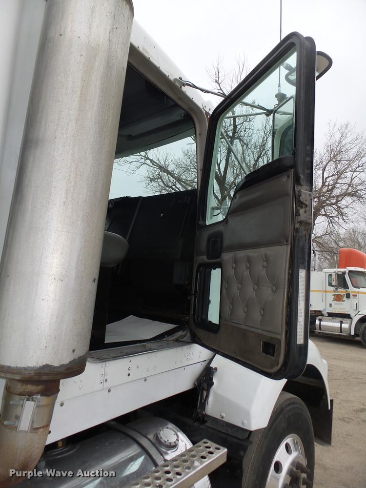 image for item L4198 1999 Kenworth T800 semi truck