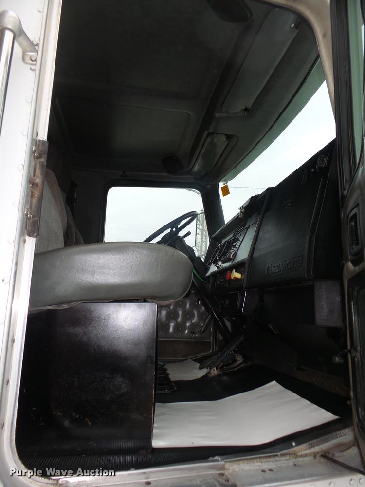 image for item L4198 1999 Kenworth T800 semi truck