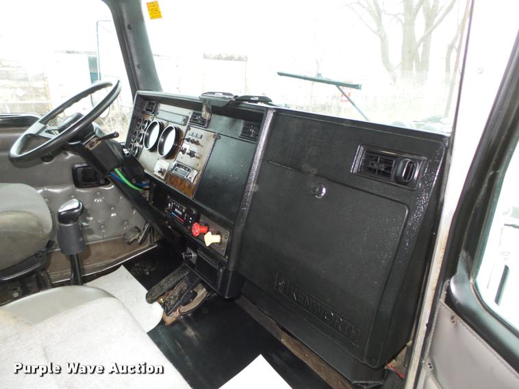 image for item L4198 1999 Kenworth T800 semi truck